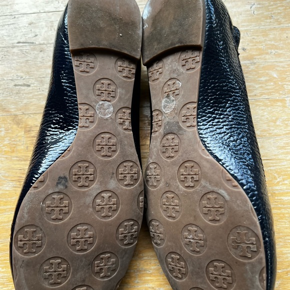 Tory Burch Blue and Gold Flats with Rounded Toe and Slip-On Style - Picture 7 of 7